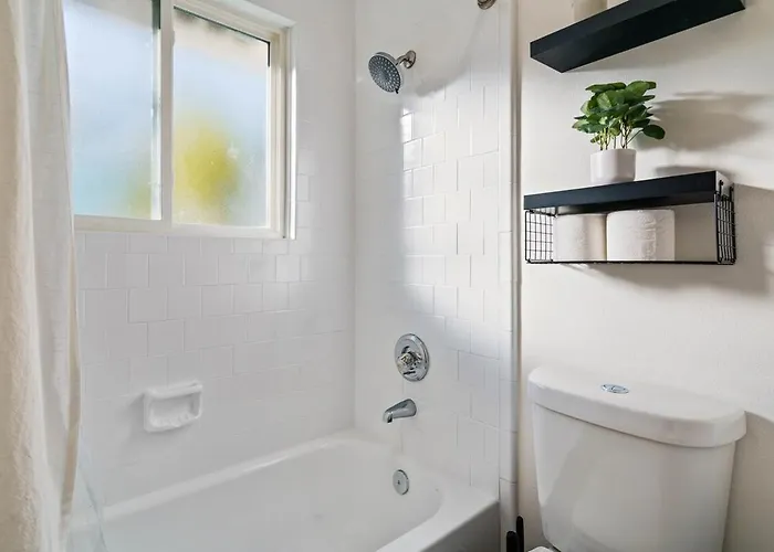 Modern & Cozy 3br Retreat W Table Tennis • Sleeps 6 *