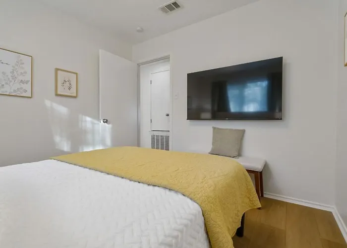 Modern & Cozy 3br Retreat W Table Tennis • Sleeps 6 Round Rock