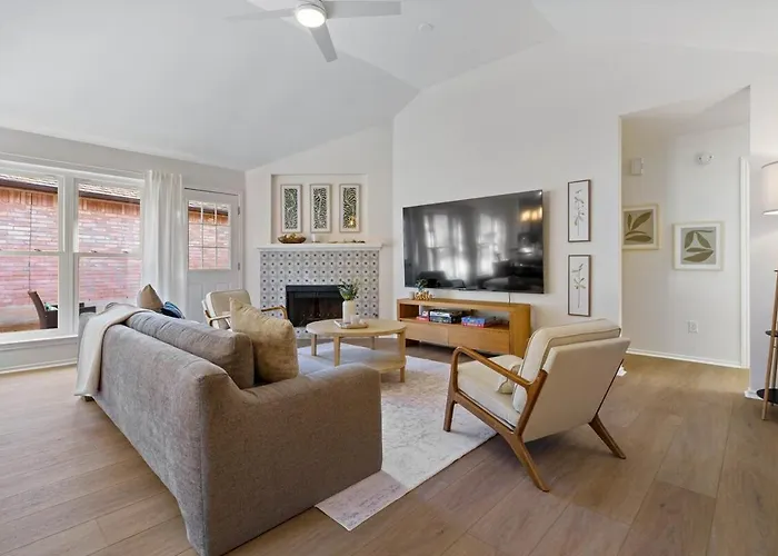 Modern & Cozy 3br Retreat W Table Tennis • Sleeps 6 Holiday home