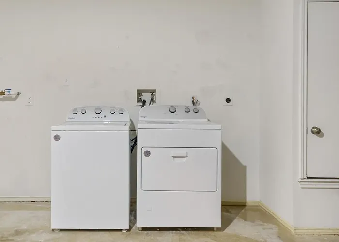 Modern & Cozy 3br Retreat W Table Tennis • Sleeps 6