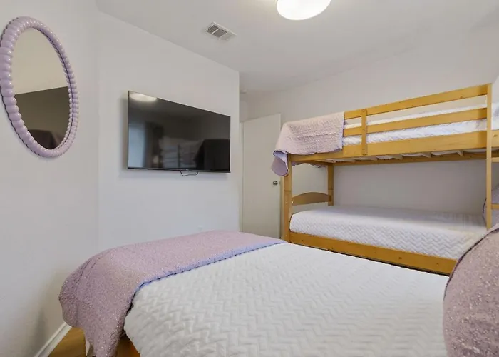 Holiday home Modern & Cozy 3br Retreat W Table Tennis • Sleeps 6