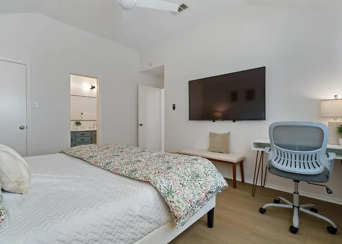 Holiday home Modern & Cozy 3br Retreat W Table Tennis • Sleeps 6