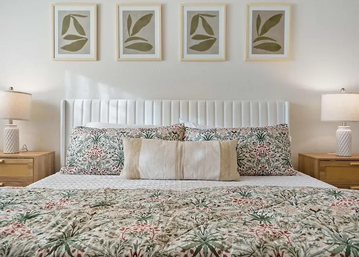 Holiday home Modern & Cozy 3br Retreat W Table Tennis • Sleeps 6 *