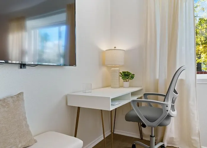 Modern & Cozy 3br Retreat W Table Tennis • Sleeps 6 Holiday home