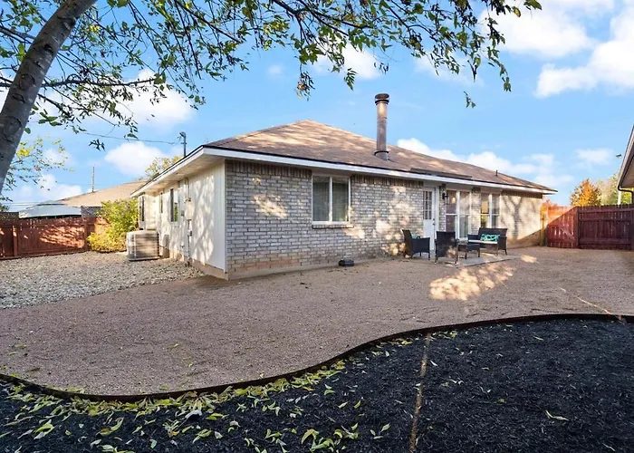 Modern & Cozy 3br Retreat W Table Tennis • Sleeps 6 *
