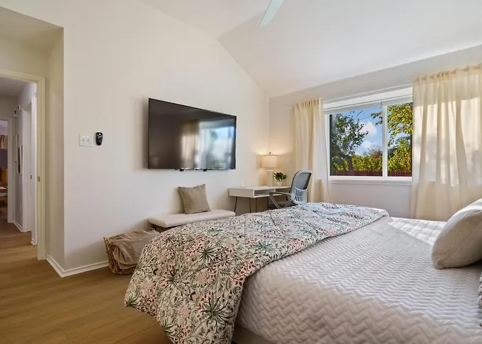 Holiday home Modern & Cozy 3br Retreat W Table Tennis • Sleeps 6 *