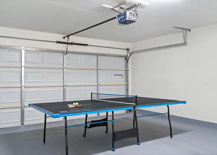 Modern & Cozy 3br Retreat W Table Tennis • Sleeps 6 Holiday home *